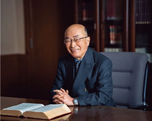 理事長 大﨑 博澄